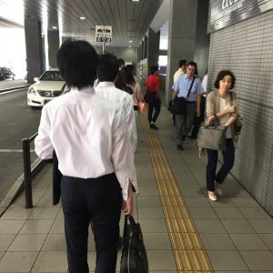 Queue of people to get into Shinagawa station on the single-passenger escalator.